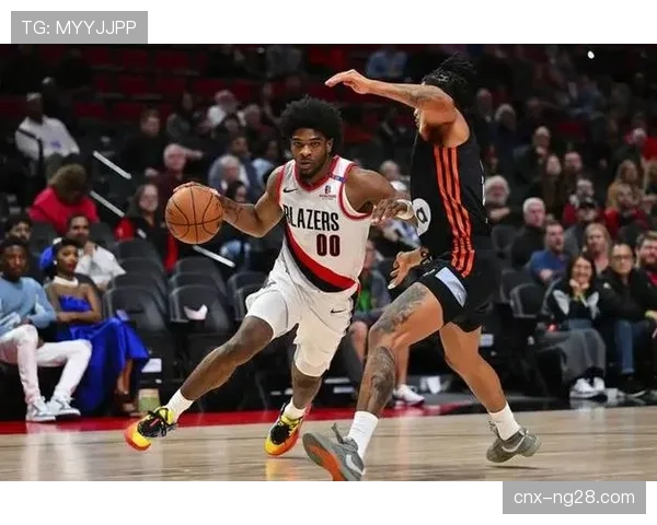 开拓者格兰特23分稳定输出 侧翼球员在进攻端承担组织责任